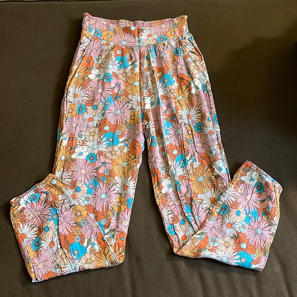 Women pants 👖, size XS, colors orange, pink, blue and green.Excellent condition
